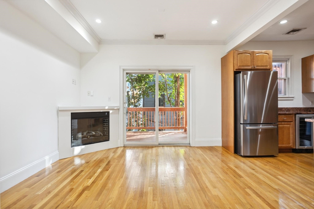 428 W 2nd # 2