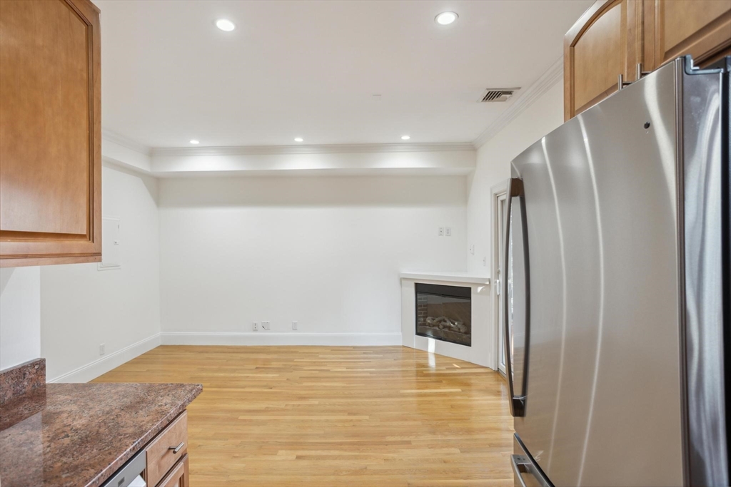 428 W 2nd # 2
