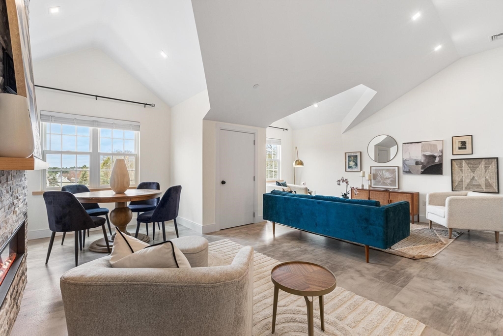 2239 Washington Street # 303