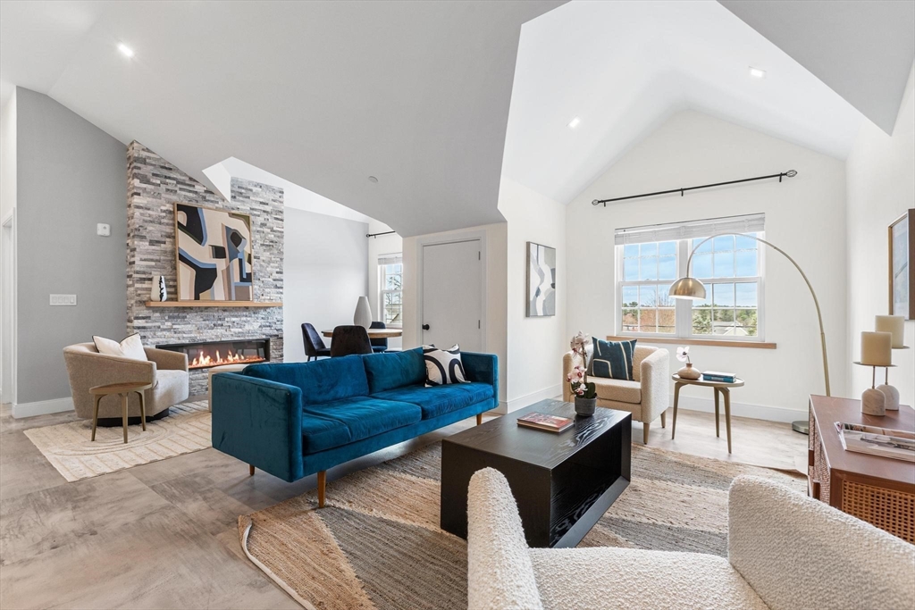 2239 Washington Street # 303
