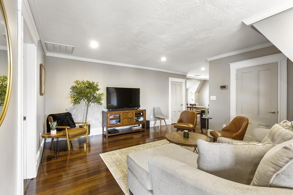 10 Upland Ave # 3