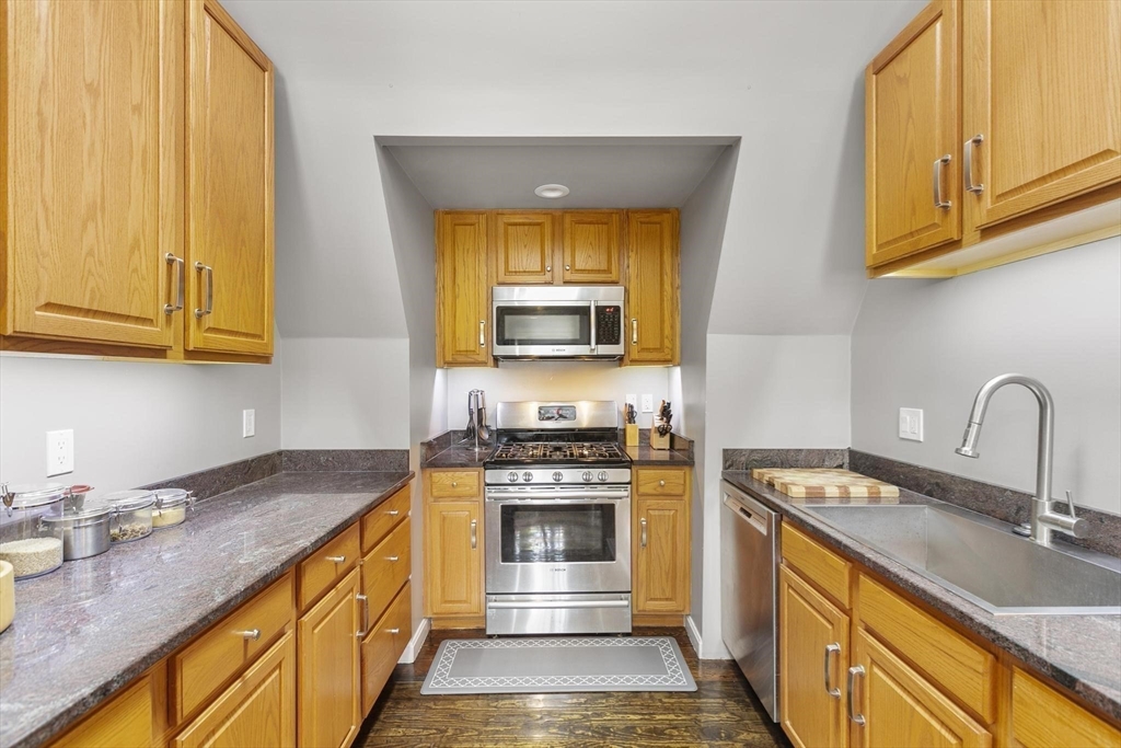 10 Upland Ave # 3