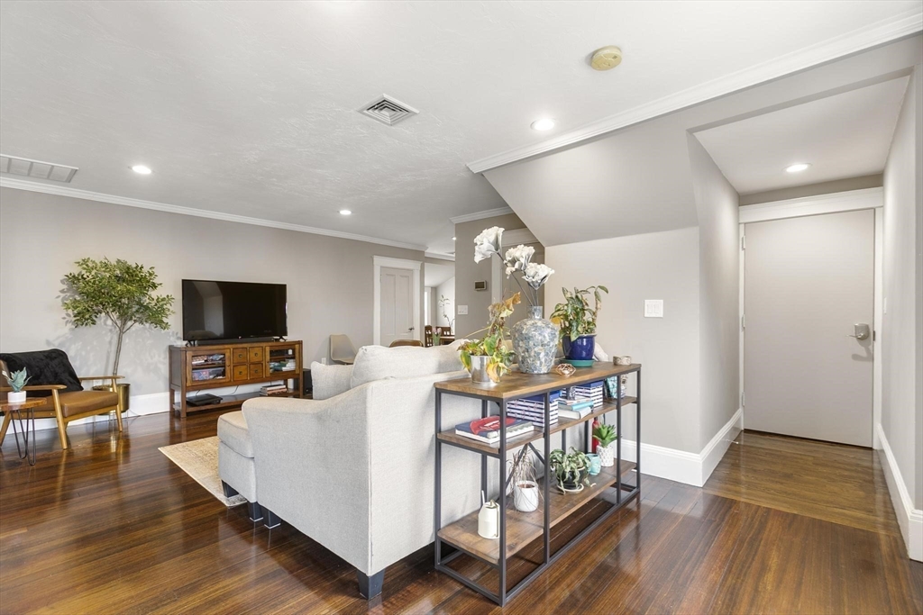 10 Upland Ave # 3
