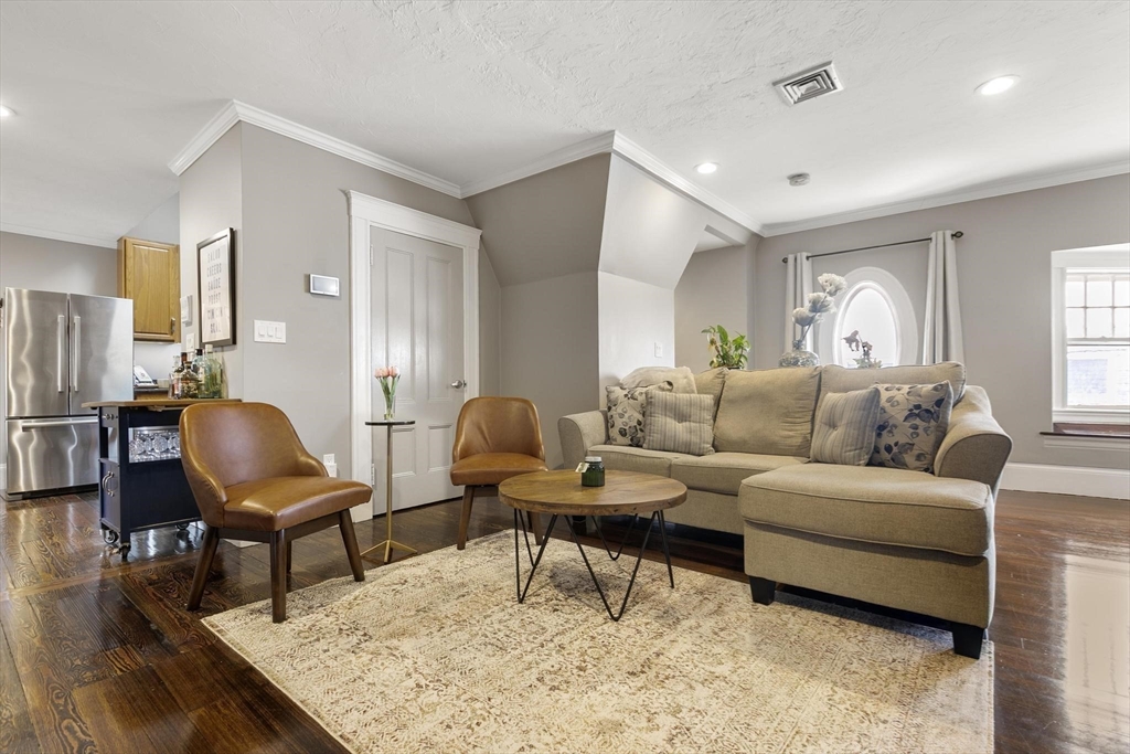 10 Upland Ave # 3