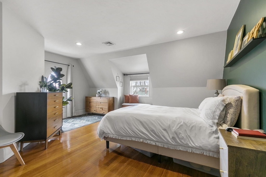 10 Upland Ave # 3
