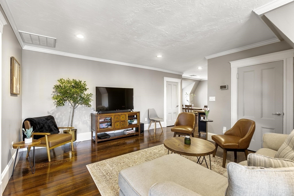 10 Upland Ave # 3