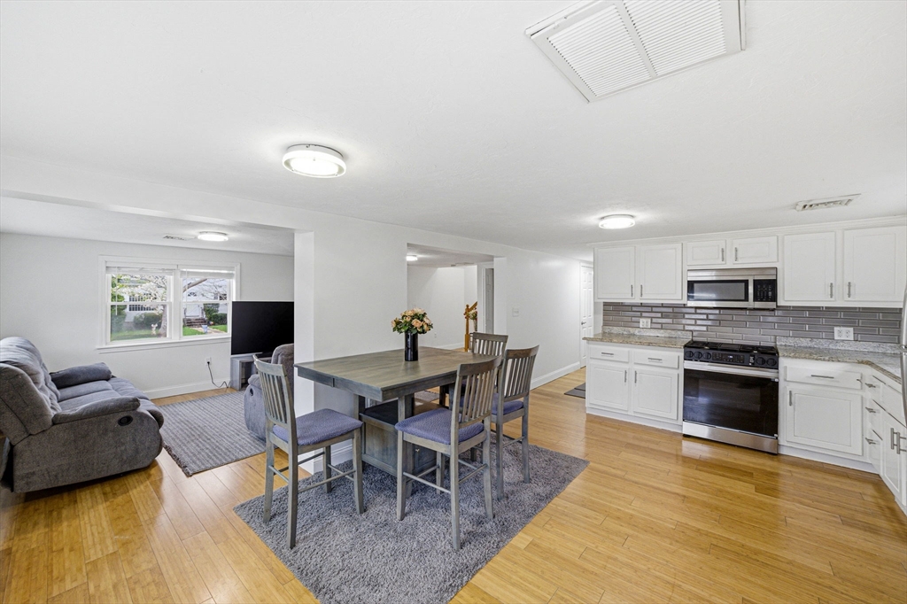 39 Brook St