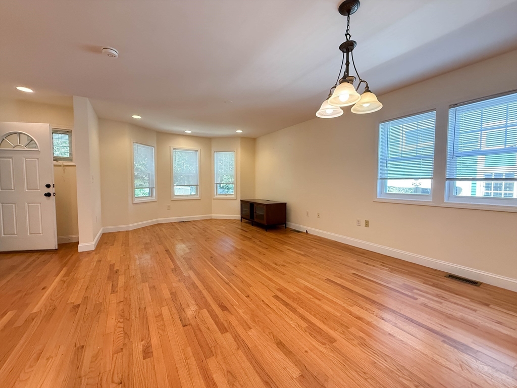 17 Tremlett St # 1