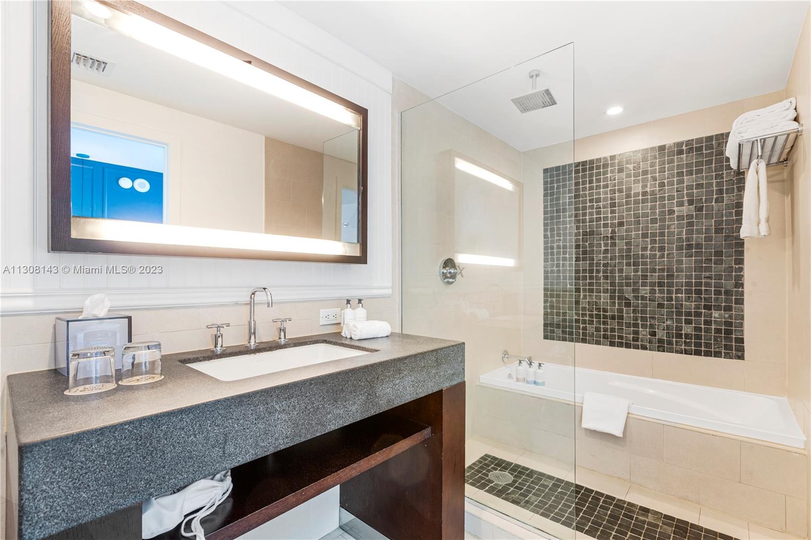 17315 Collins Ave # 1808