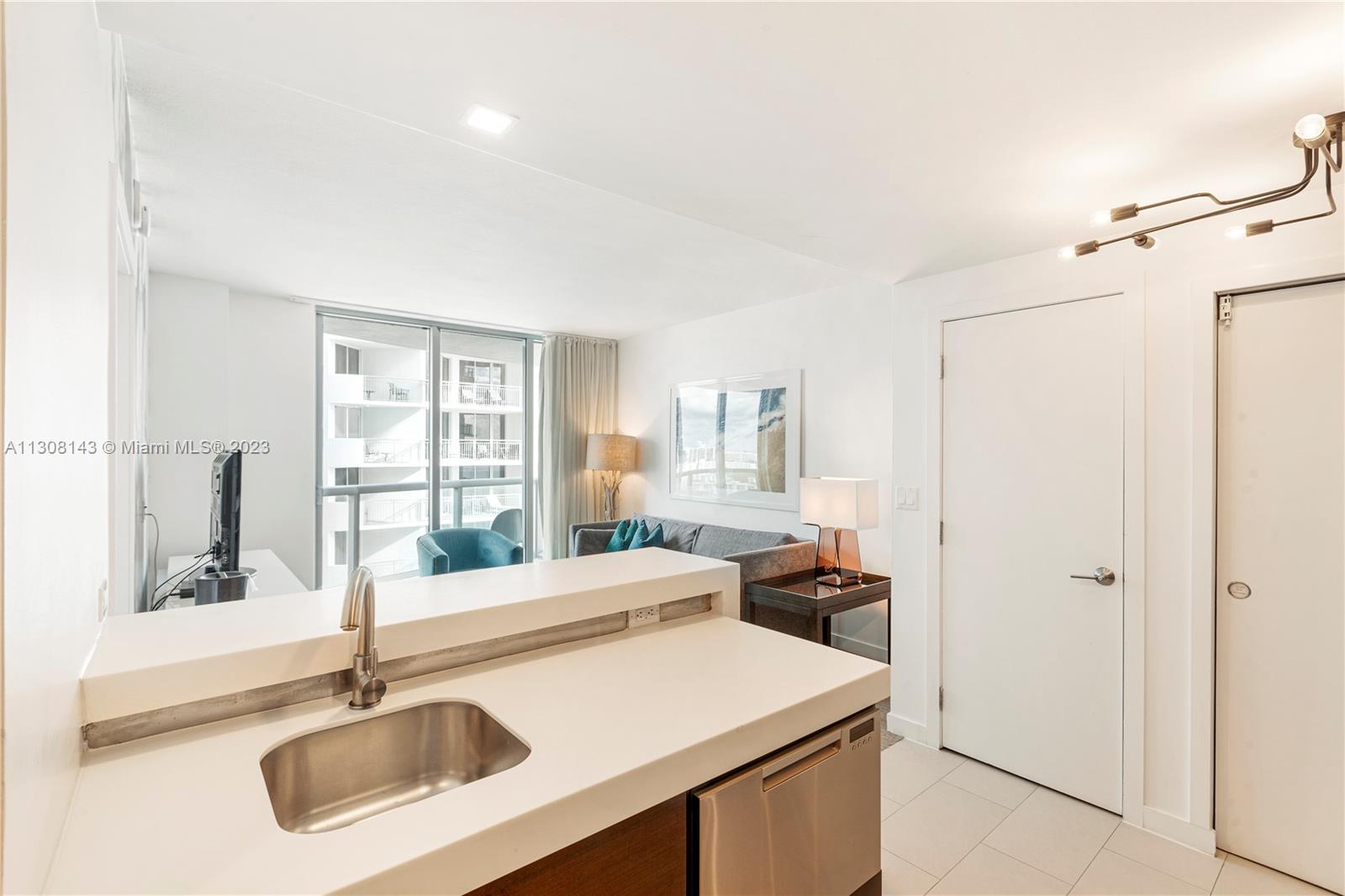17315 Collins Ave # 1808