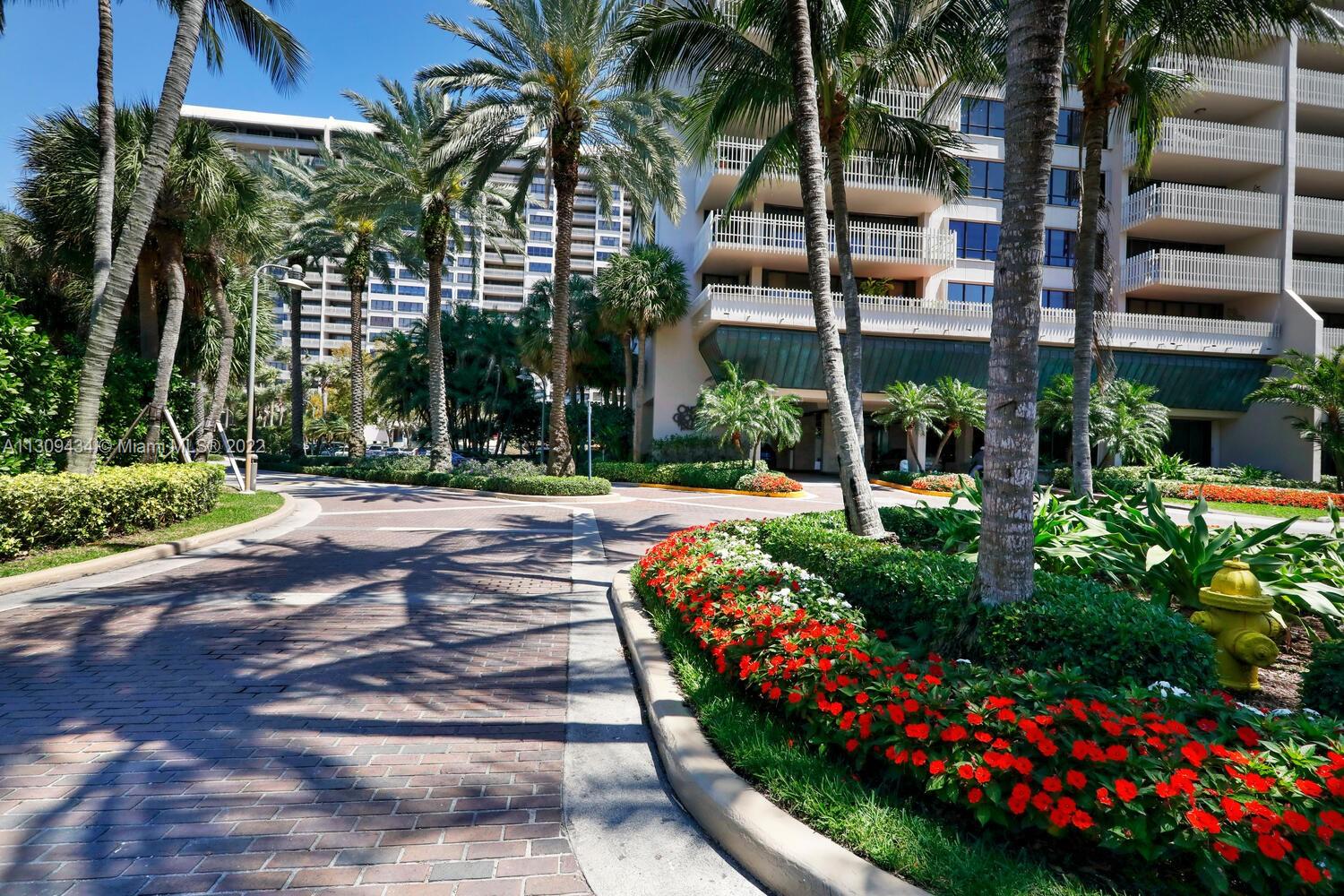 3 Grove Isle Dr # C807