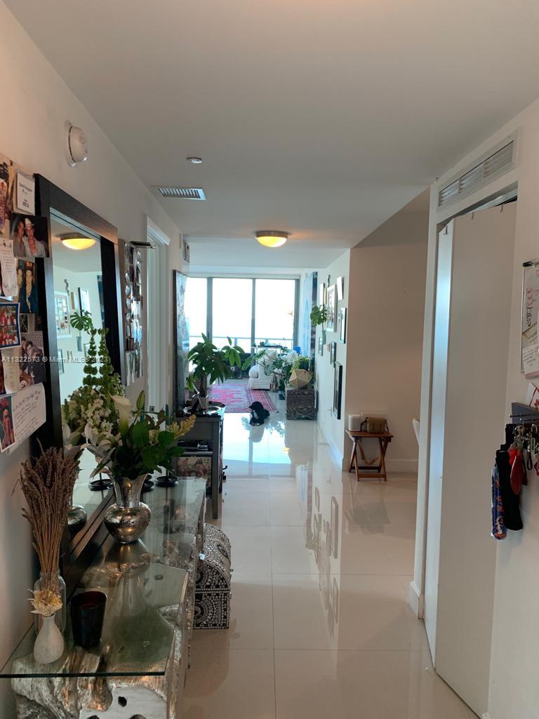 460 NE 28th St # 801