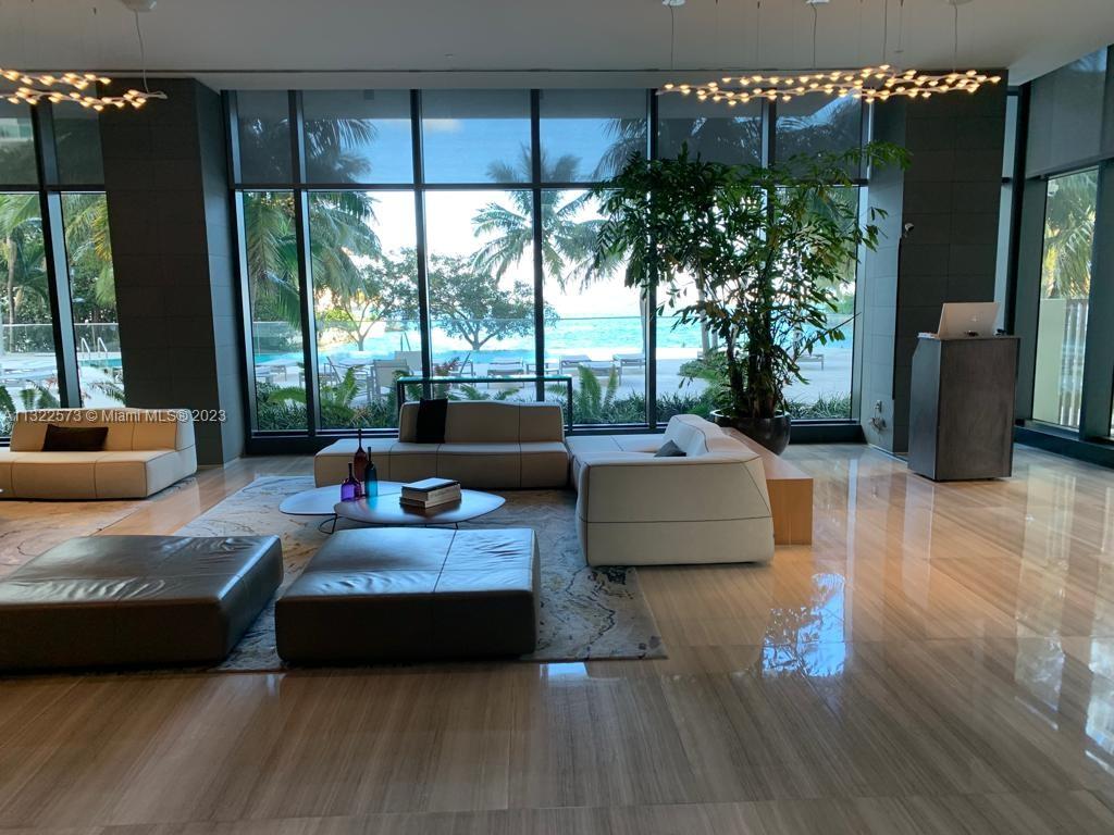 460 NE 28th St # 801