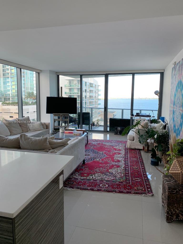 460 NE 28th St # 801