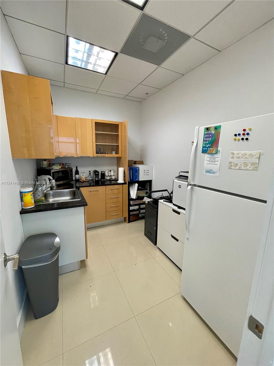 175 SW 7th St # 1712