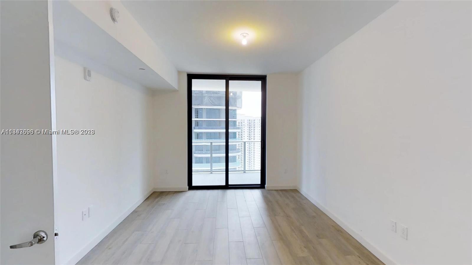 1010 Brickell Ave # 3209
