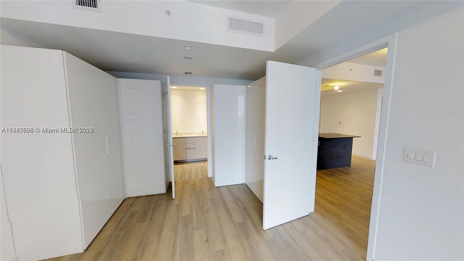 1010 Brickell Ave # 3209