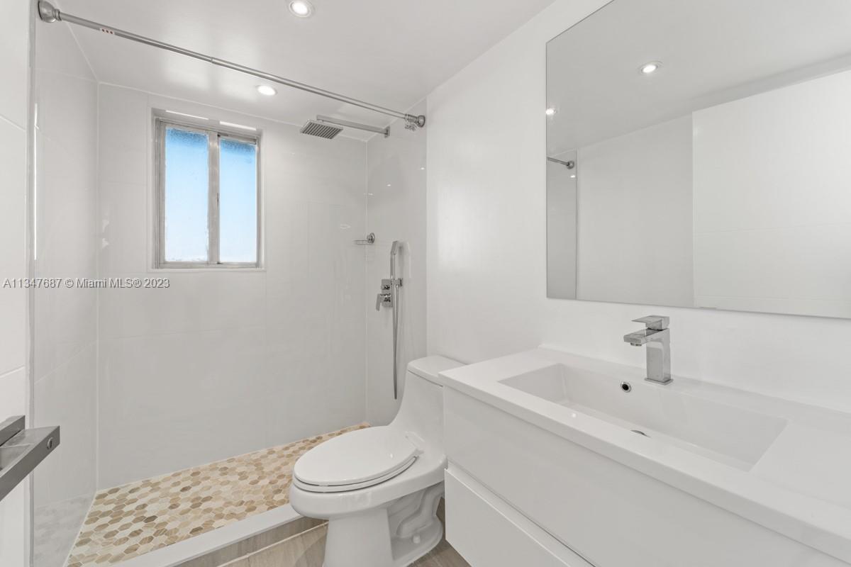 1700 NW N River Drive # 1004