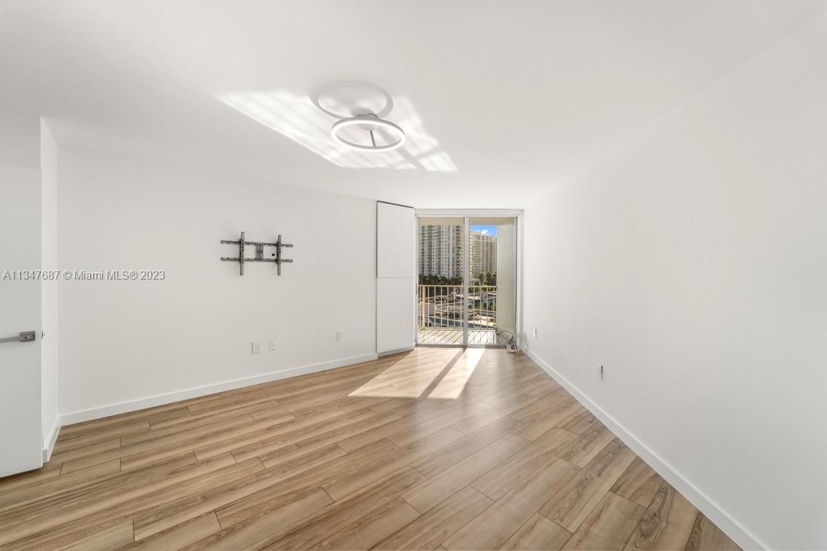 1700 NW N River Drive # 1004