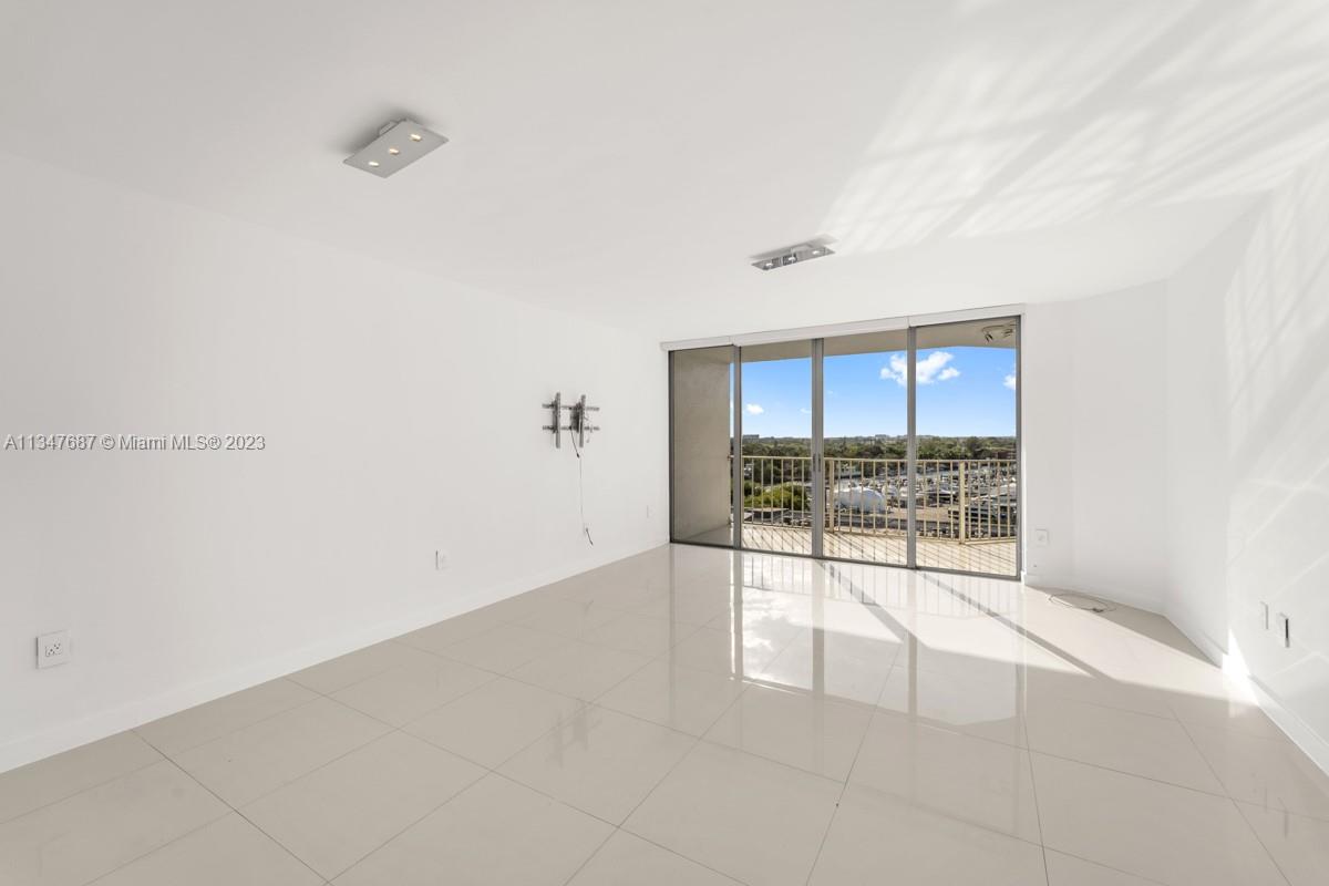 1700 NW N River Drive # 1004