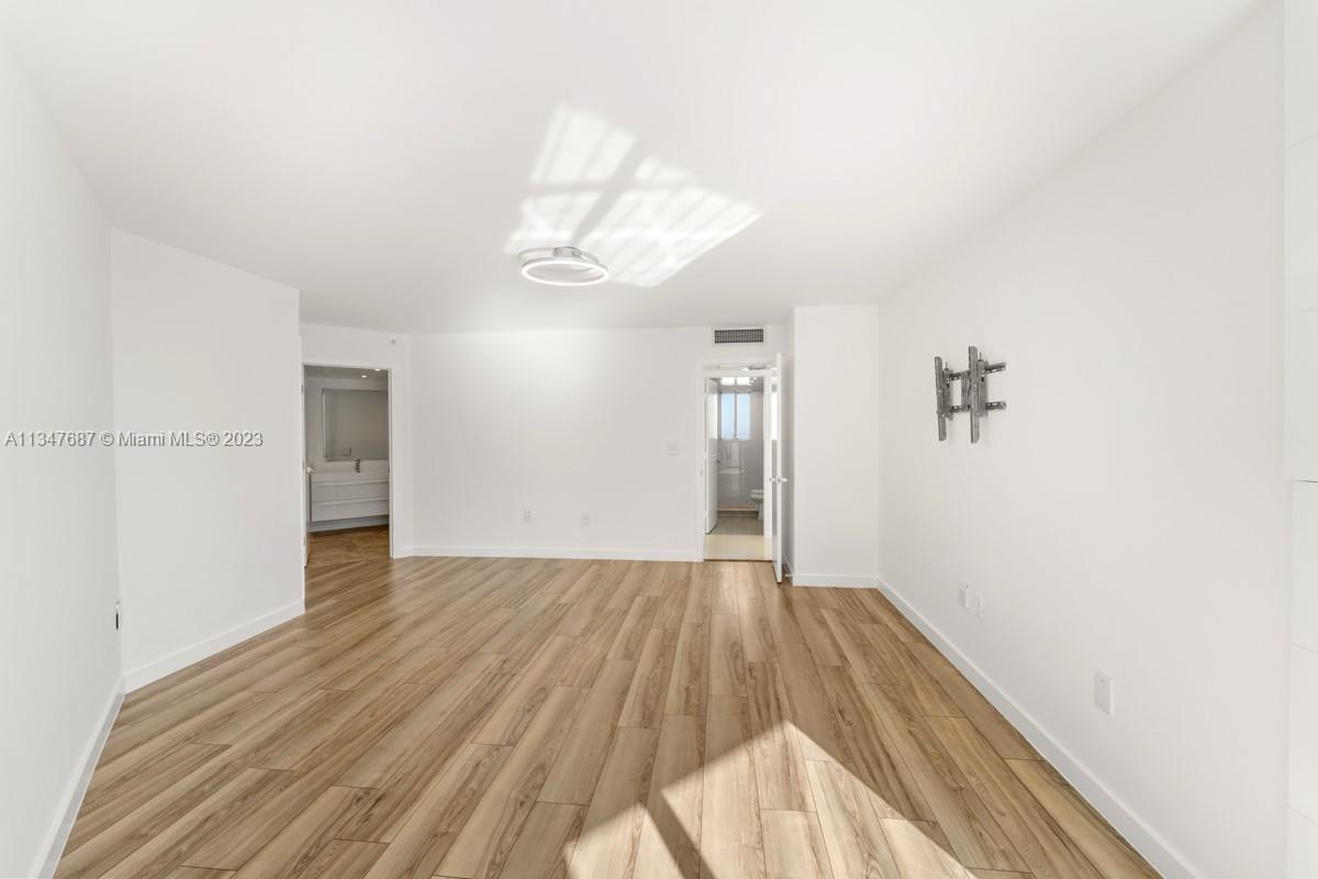 1700 NW N River Drive # 1004