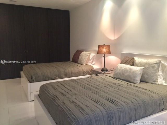 1100 Biscayne Blvd # 4903