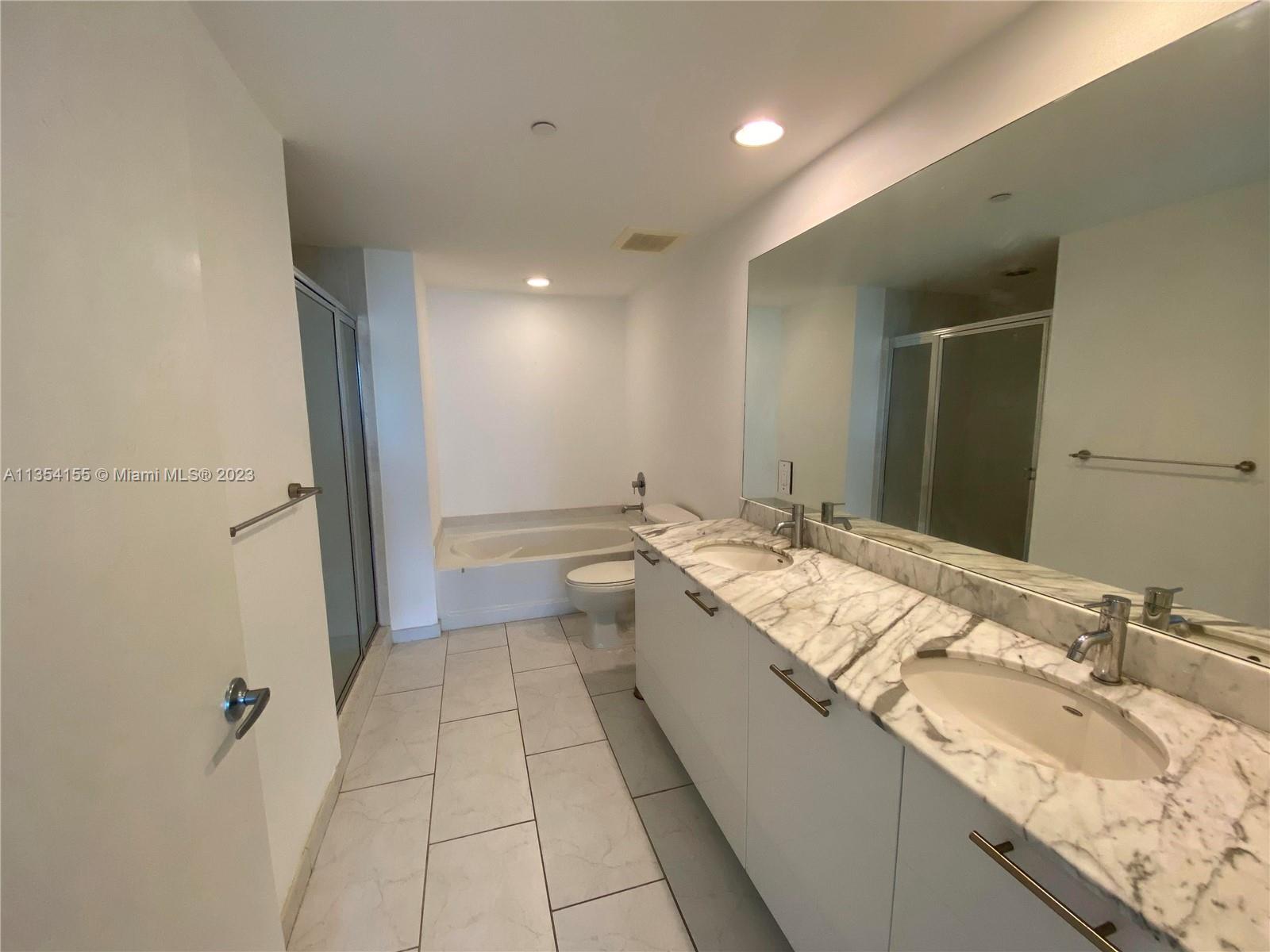 951 Brickell Ave # 1404