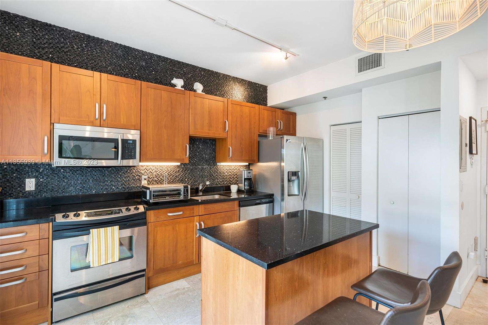 1545 Jefferson Ave # 106