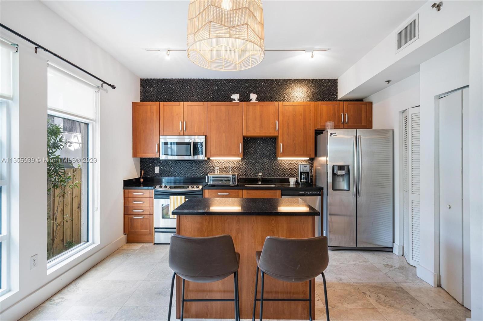 1545 Jefferson Ave # 106