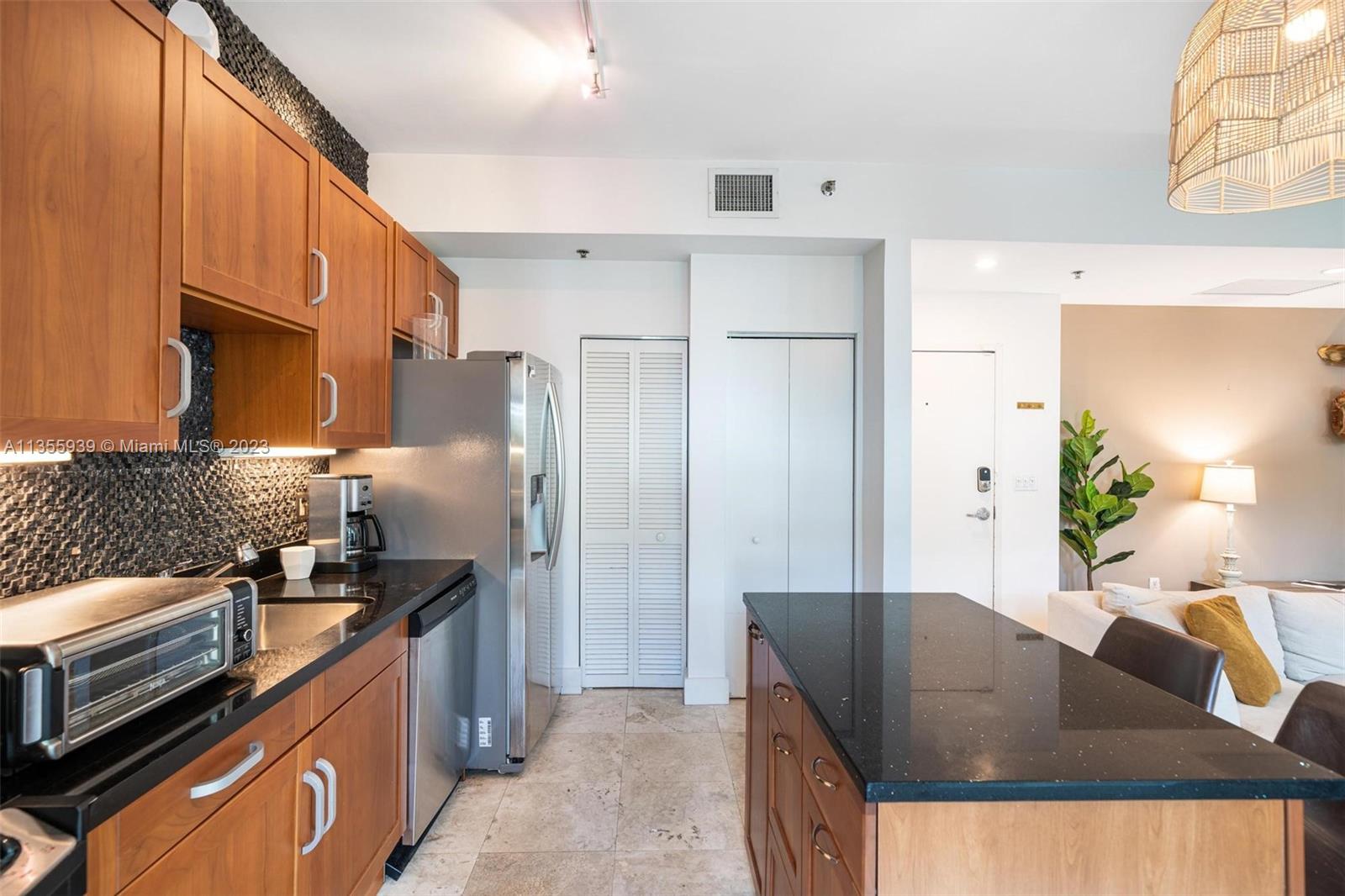 1545 Jefferson Ave # 106