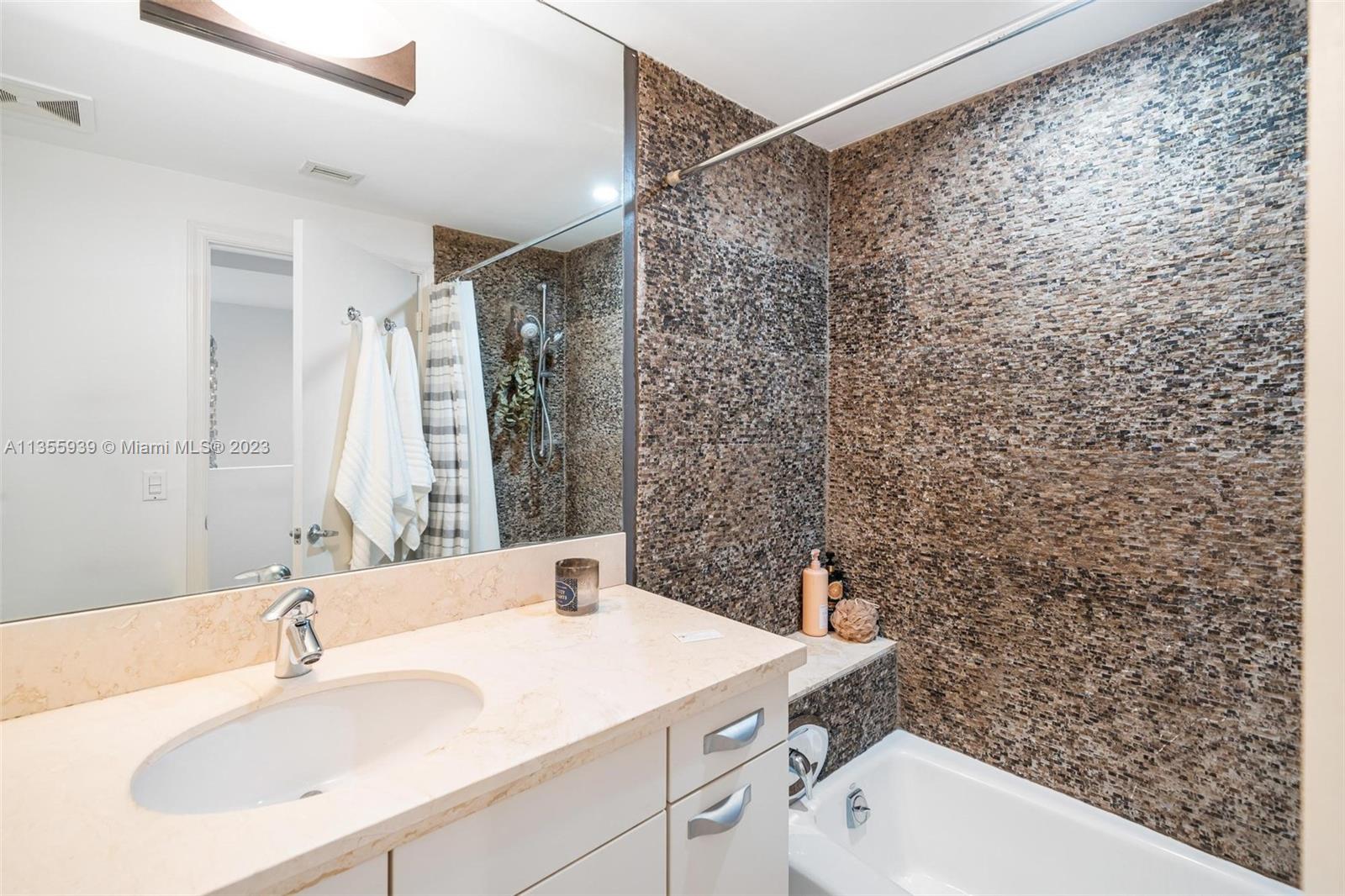 1545 Jefferson Ave # 106