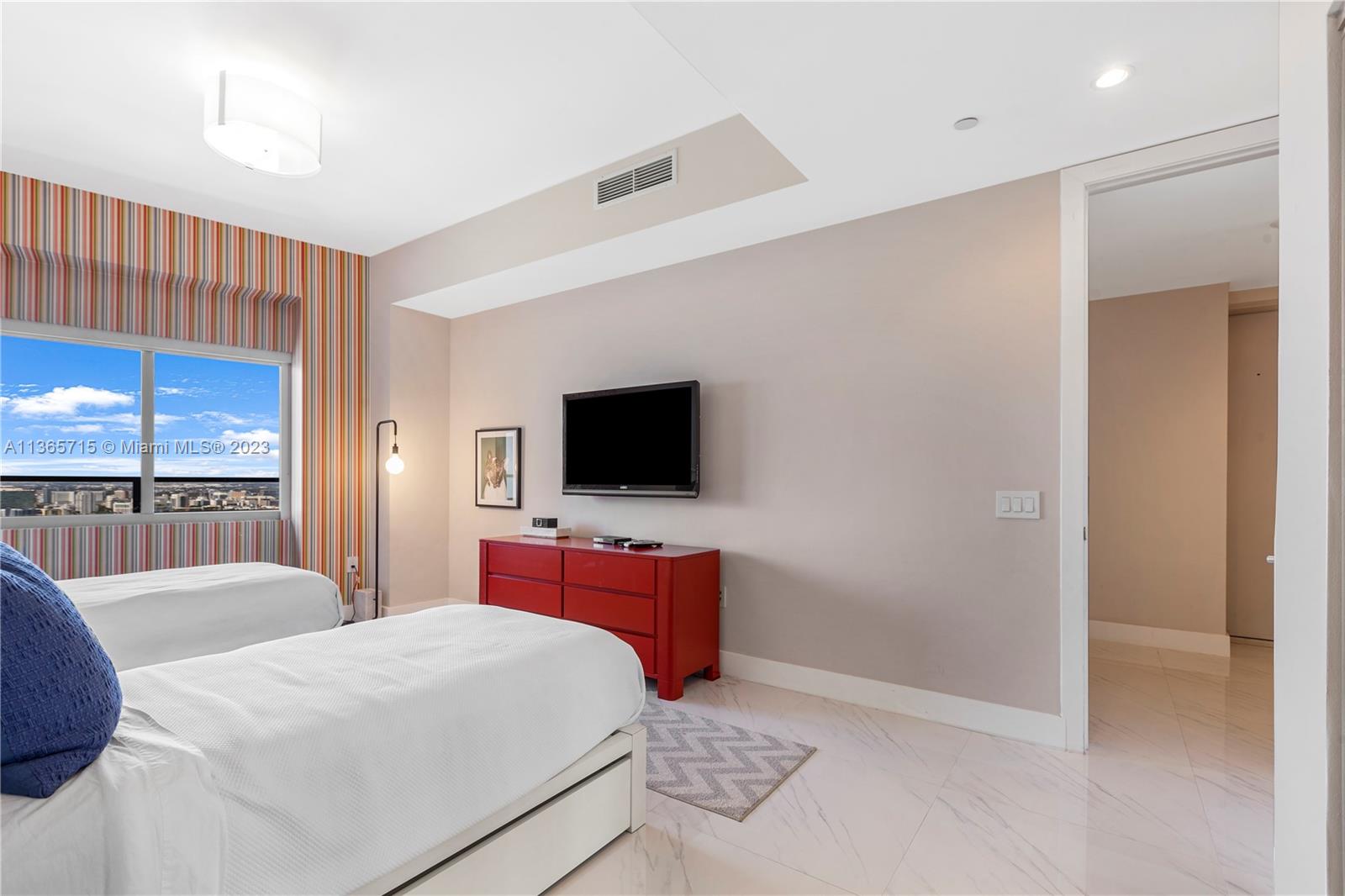 1100 Biscayne Blvd # 3203