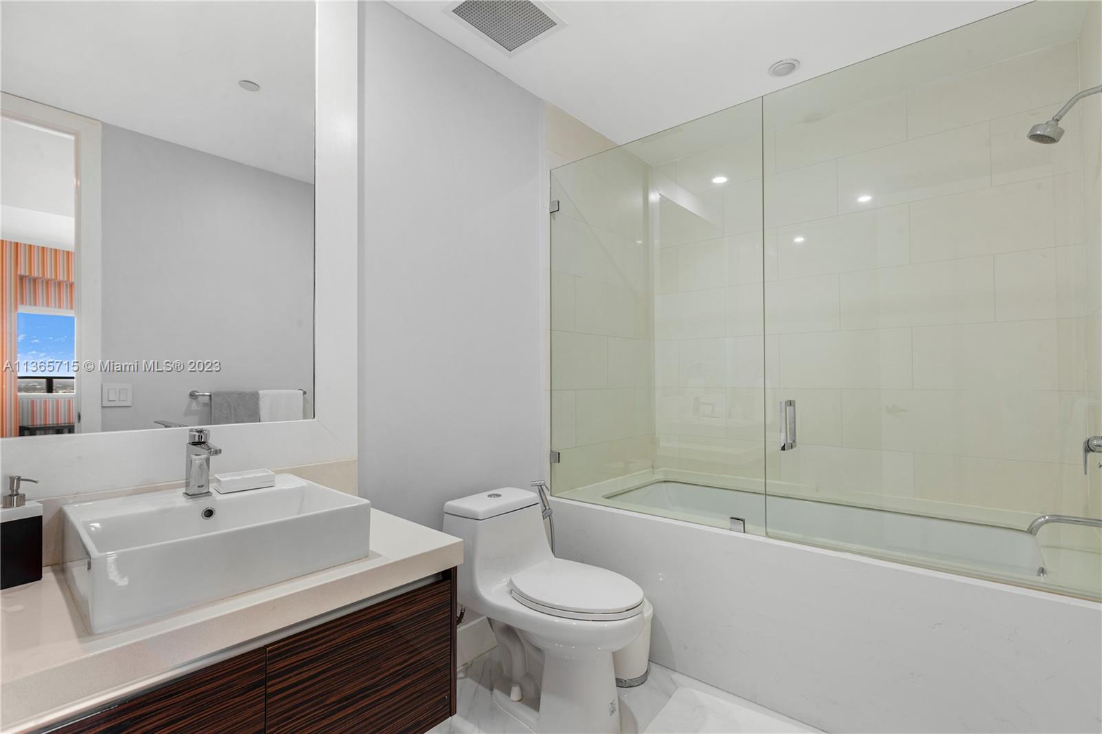 1100 Biscayne Blvd # 3203
