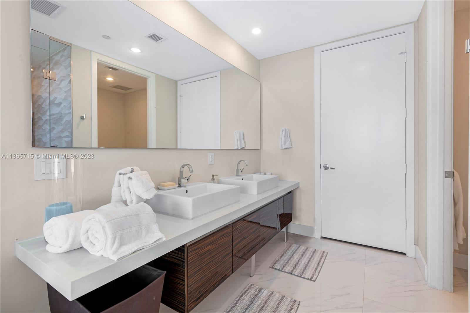 1100 Biscayne Blvd # 3203
