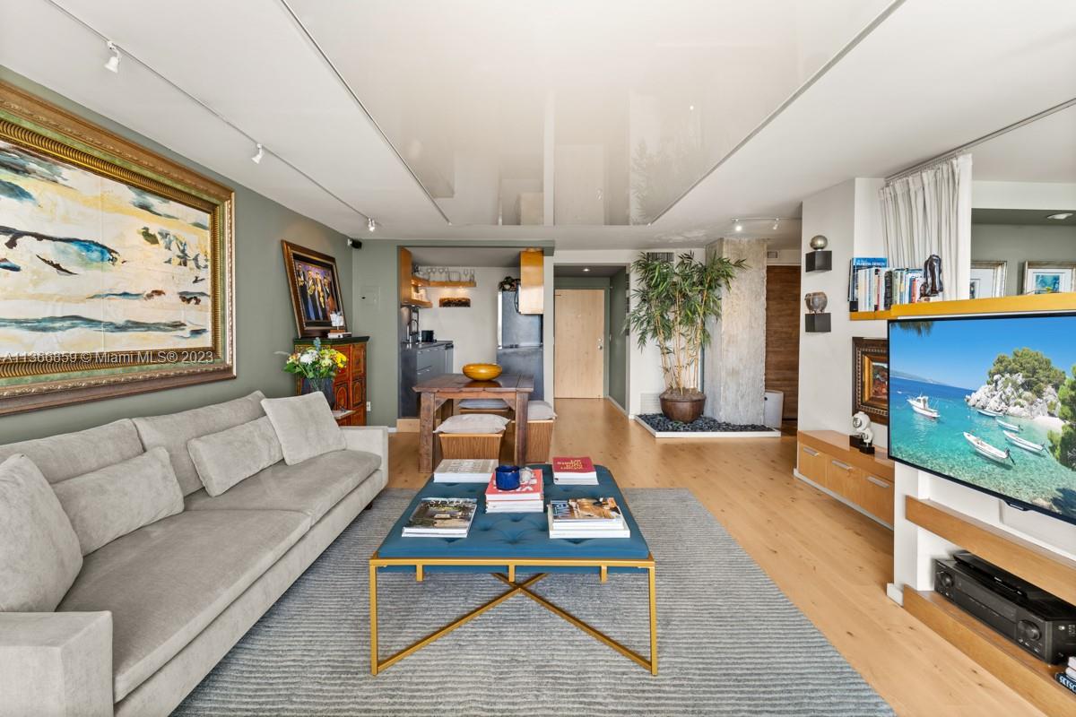 2350 NE 135th St # 808