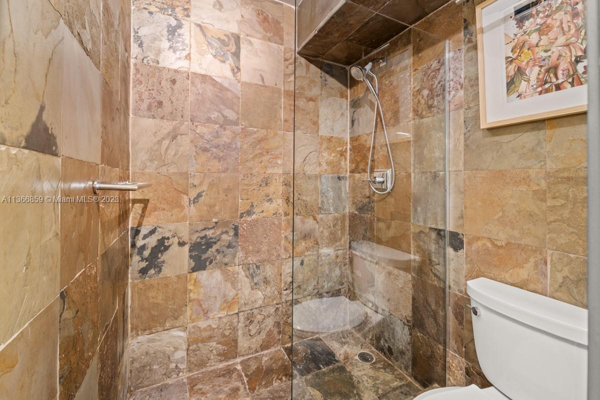 2350 NE 135th St # 808