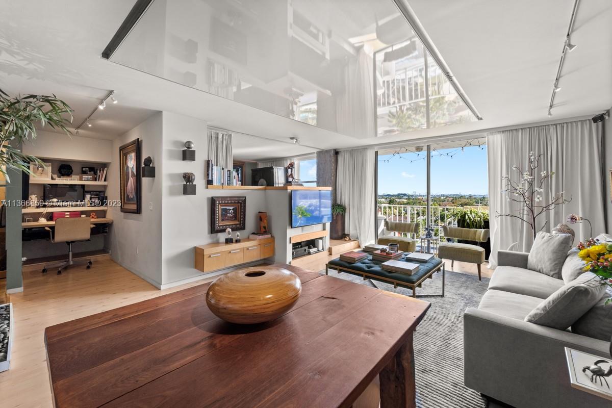 2350 NE 135th St # 808