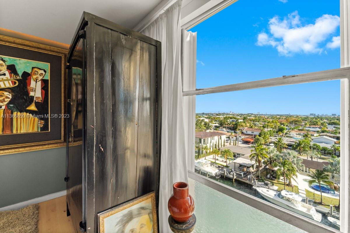 2350 NE 135th St # 808