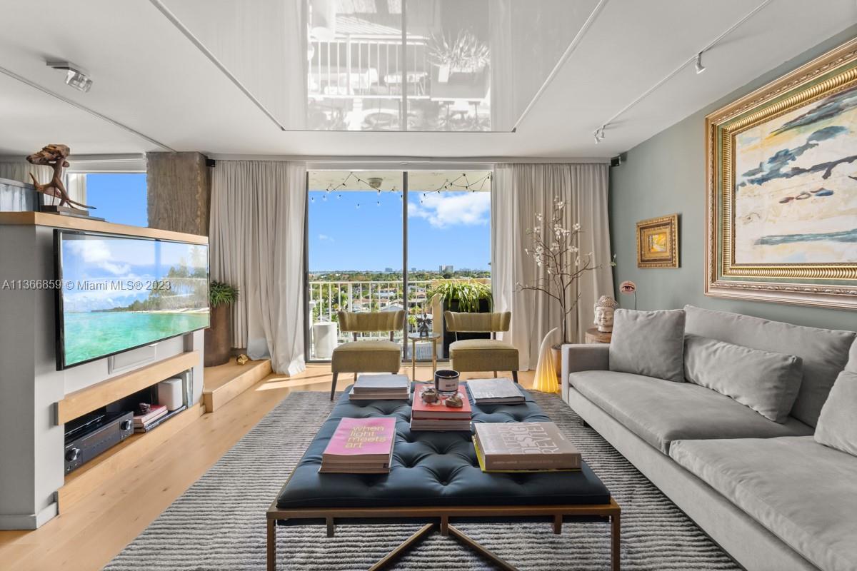 2350 NE 135th St # 808