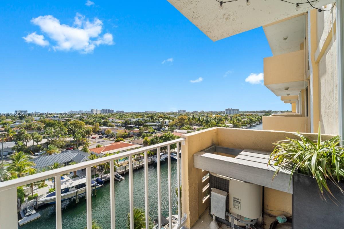 2350 NE 135th St # 808