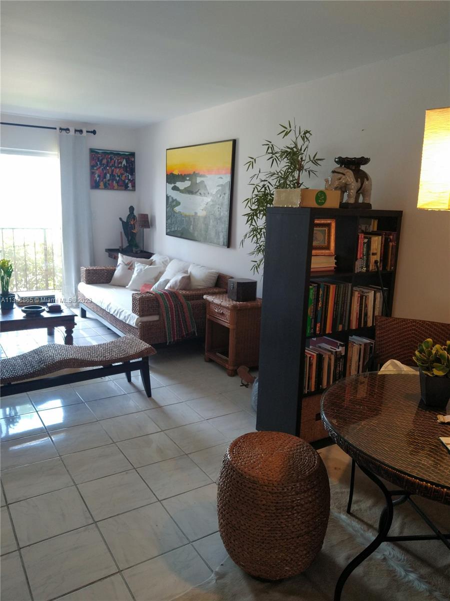 821 Euclid Ave # 302