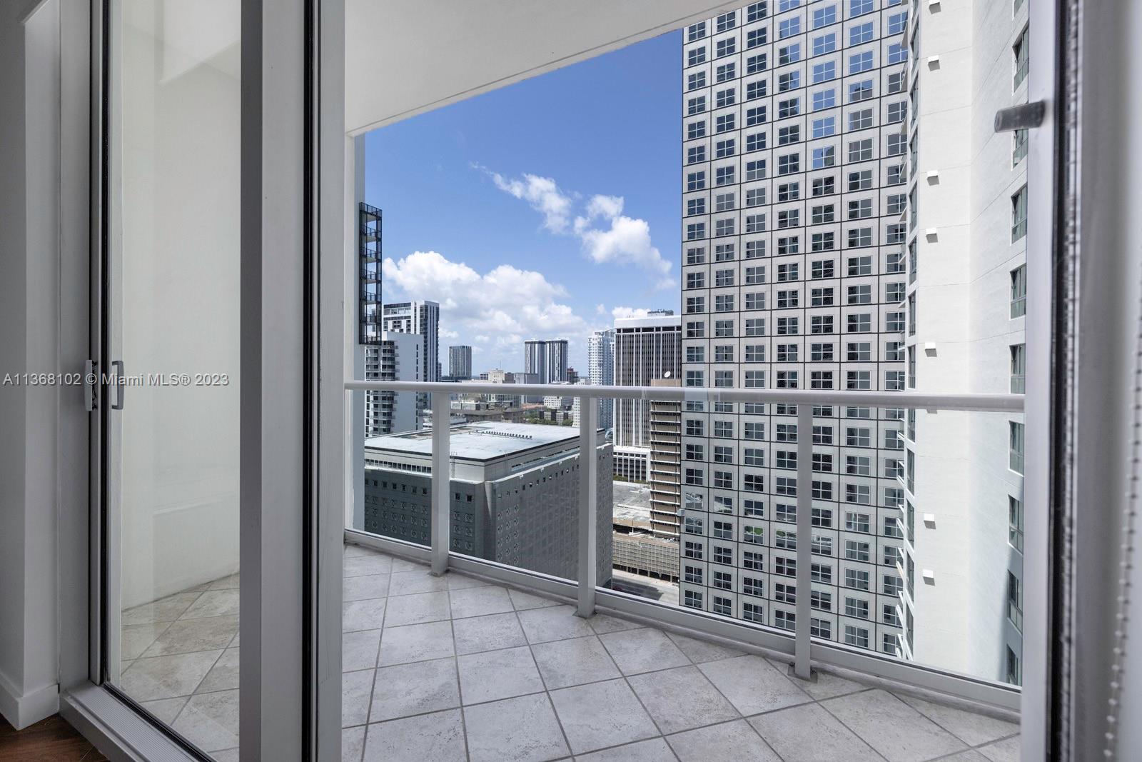 300 S Biscayne Blvd # 2305 Unit: T-2305