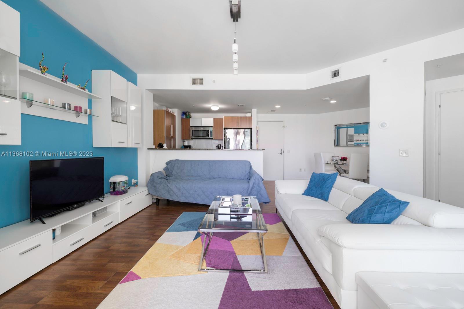 300 S Biscayne Blvd # 2305 Unit: T-2305