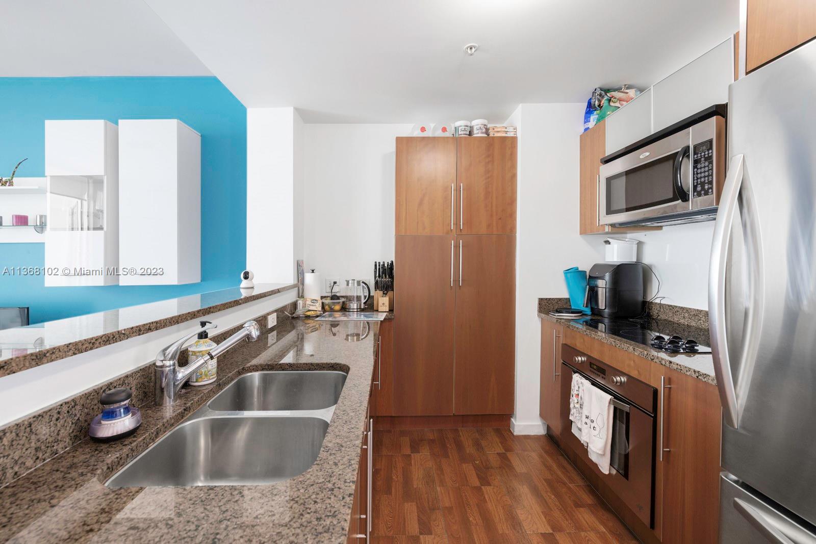300 S Biscayne Blvd # 2305 Unit: T-2305