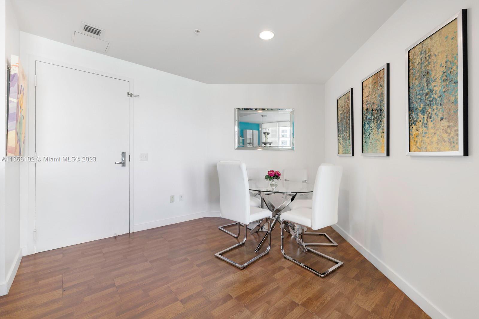 300 S Biscayne Blvd # 2305 Unit: T-2305