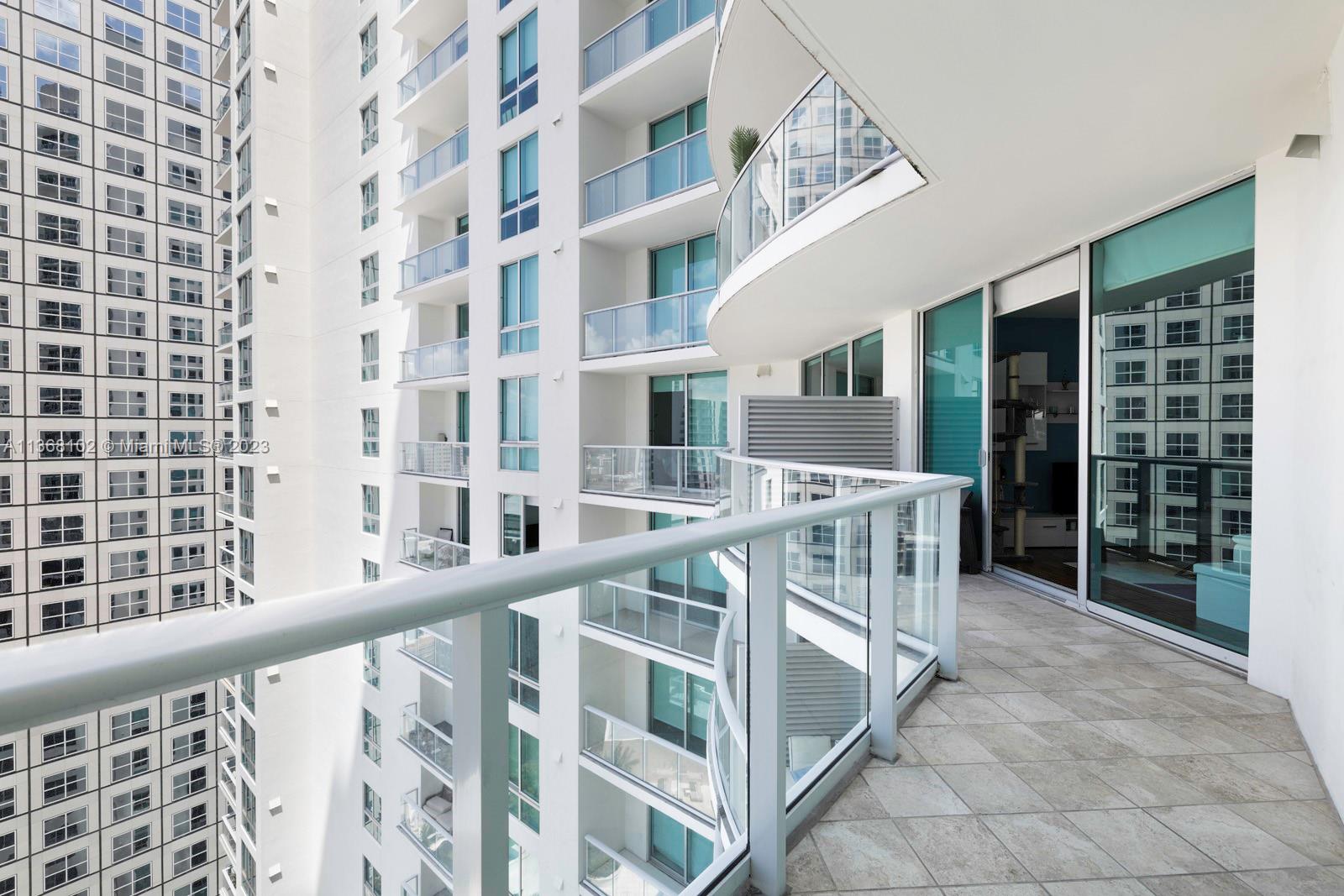 300 S Biscayne Blvd # 2305 Unit: T-2305