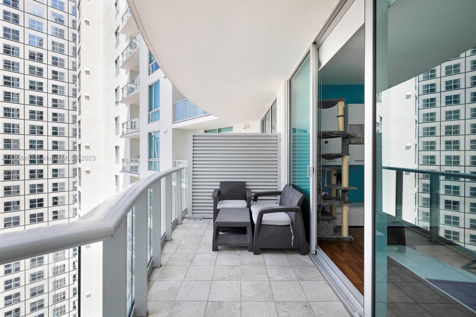 300 S Biscayne Blvd # 2305 Unit: T-2305
