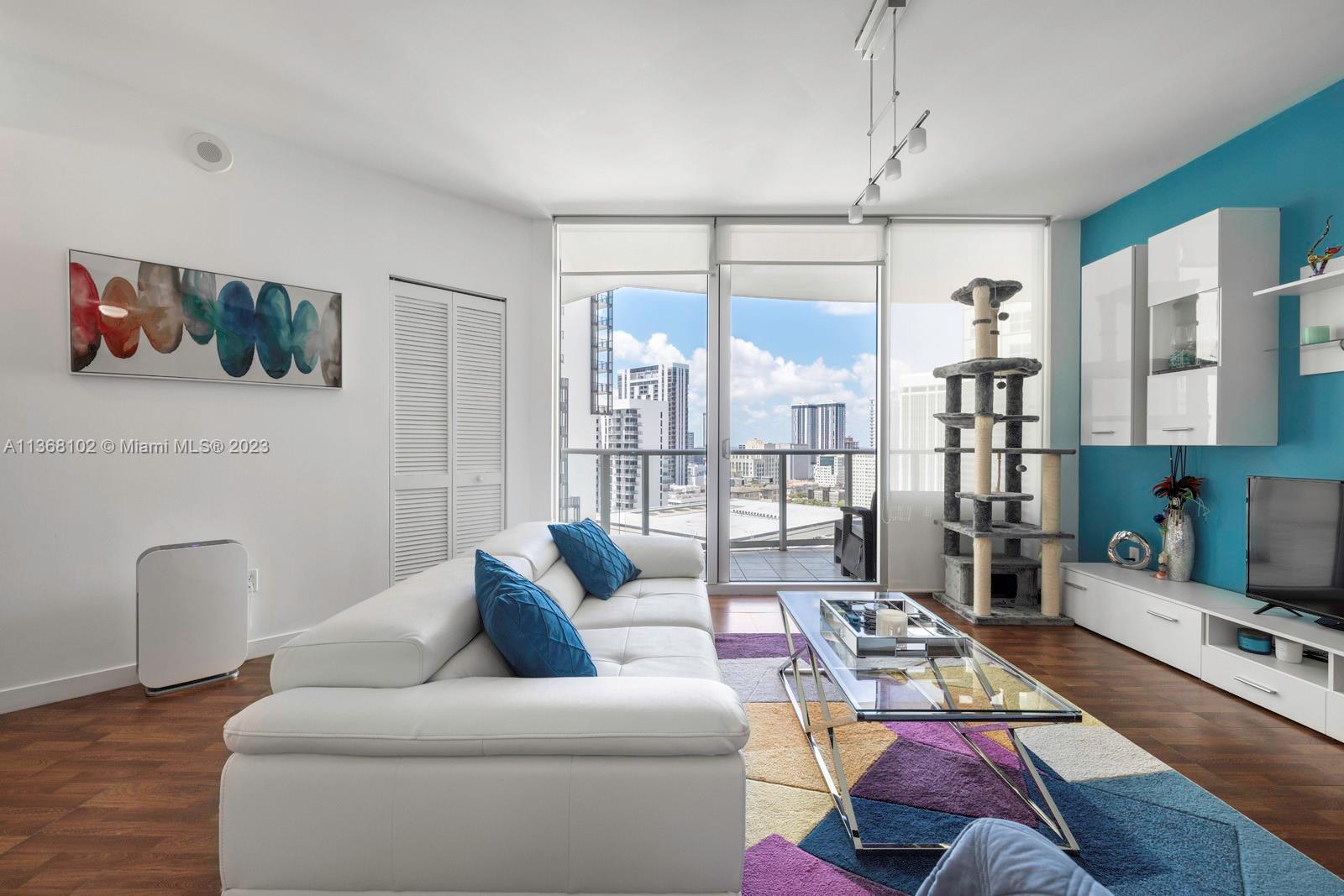 300 S Biscayne Blvd # 2305 Unit: T-2305