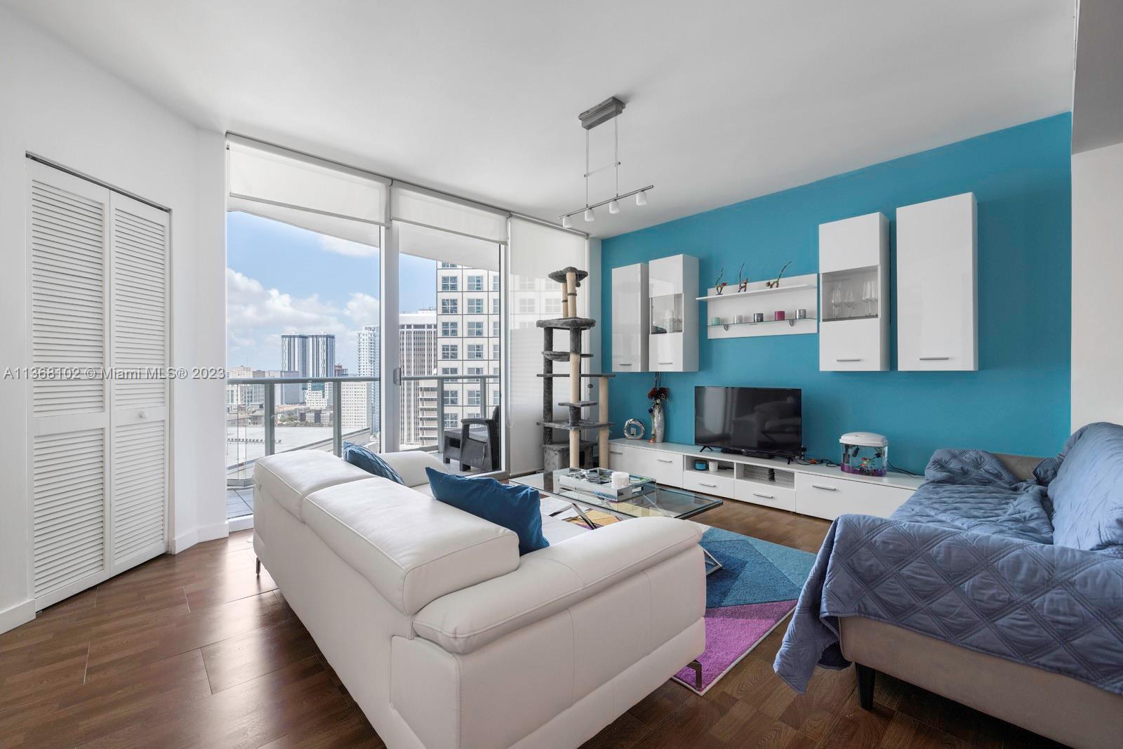 300 S Biscayne Blvd # 2305 Unit: T-2305