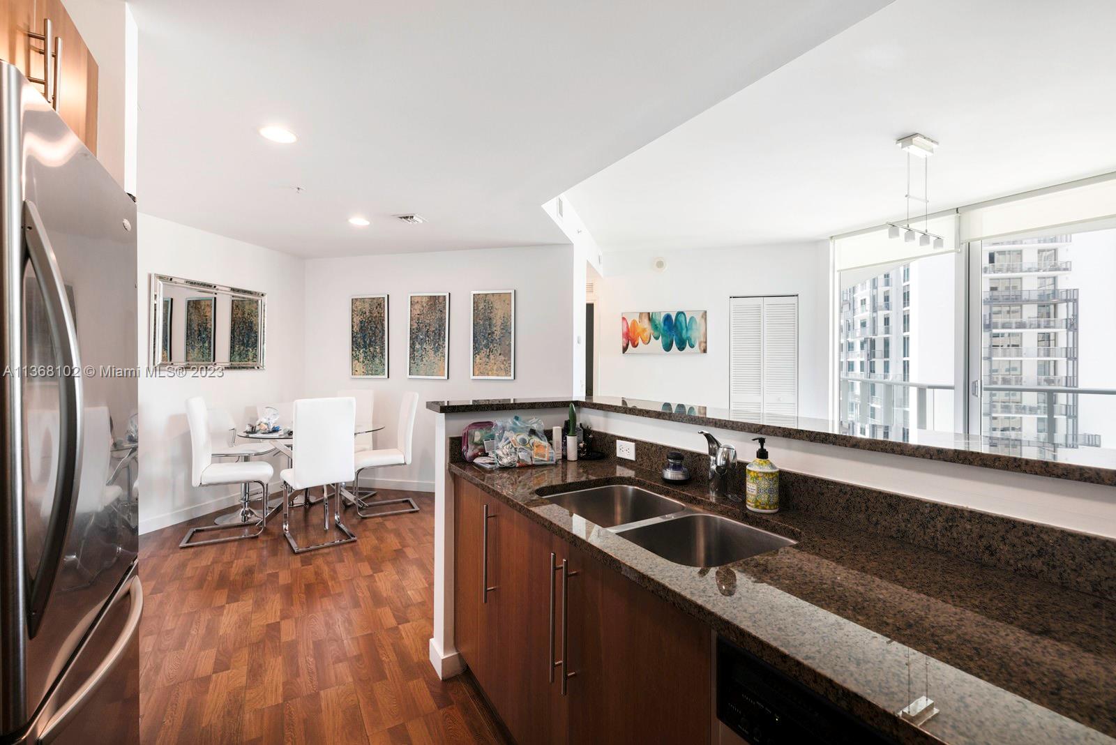 300 S Biscayne Blvd # 2305 Unit: T-2305
